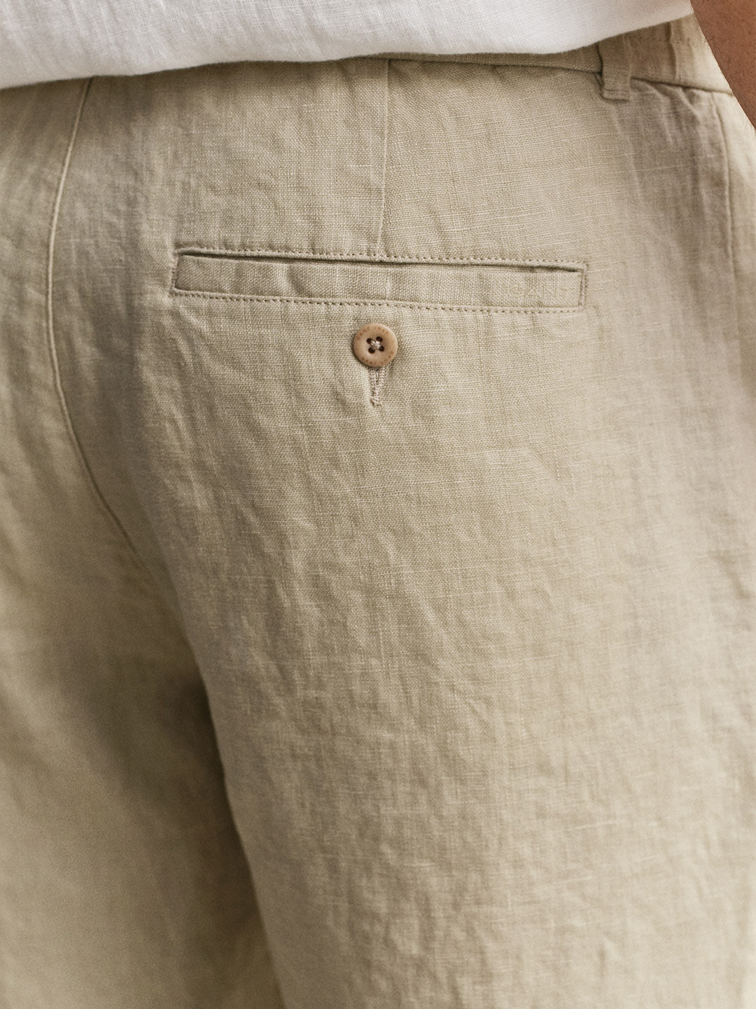 Gant Men Beige Solid Regular Fit Pure Linen Trouser