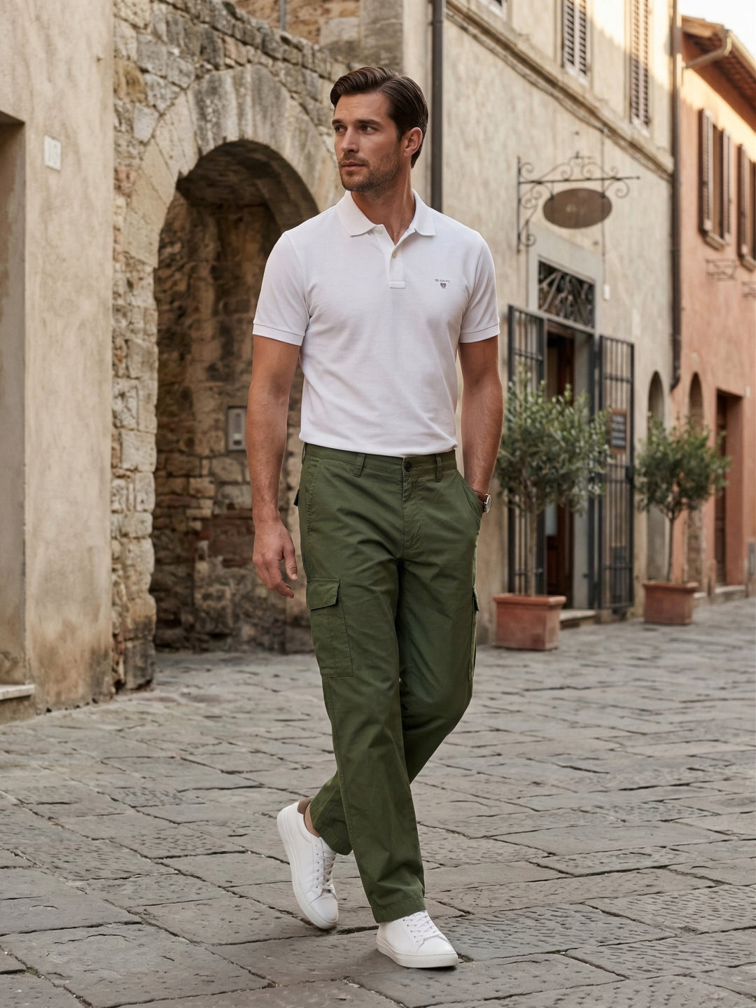 Gant Men Cotton Green Solid Mid Rise Cargo Trouser