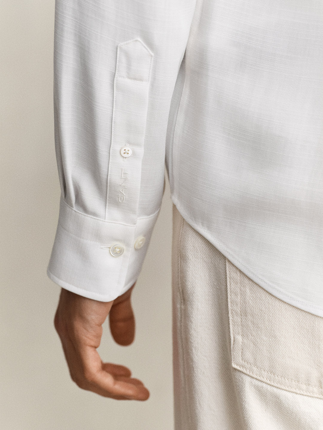 Gant Men White Solid Regular Fit Shirt