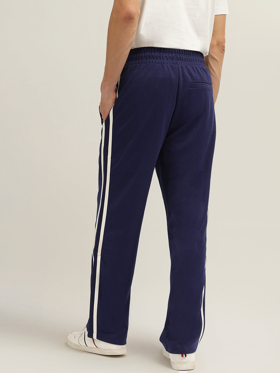 Gant Men Blue Solid Mid-Rise Track Pants