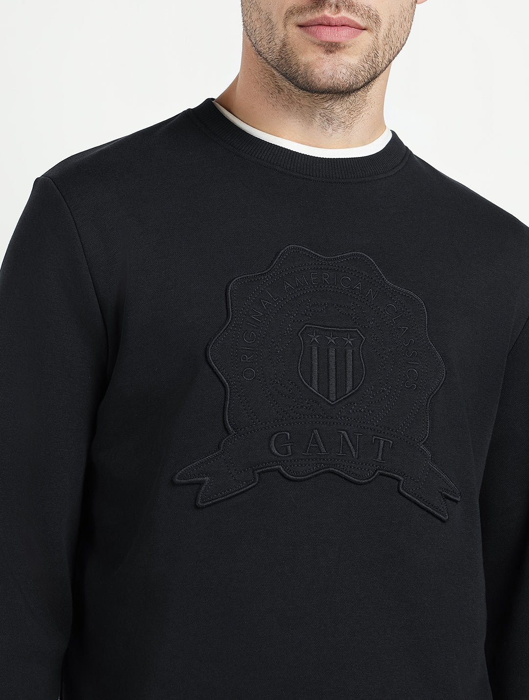 Gant Men Black Solid Crew Neck Sweatshirt