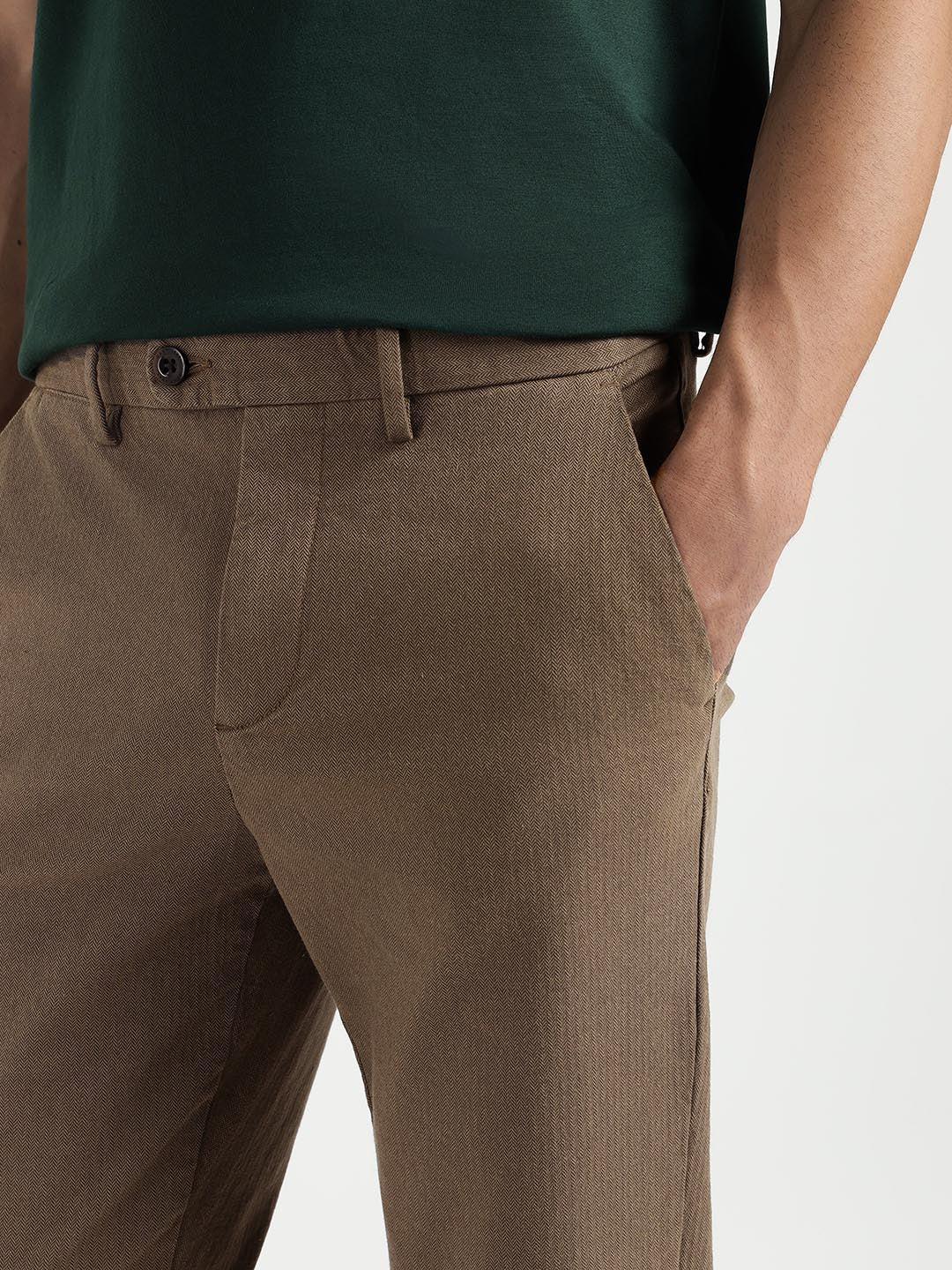 Gant Men Brown Slim Fit Solid Trouser