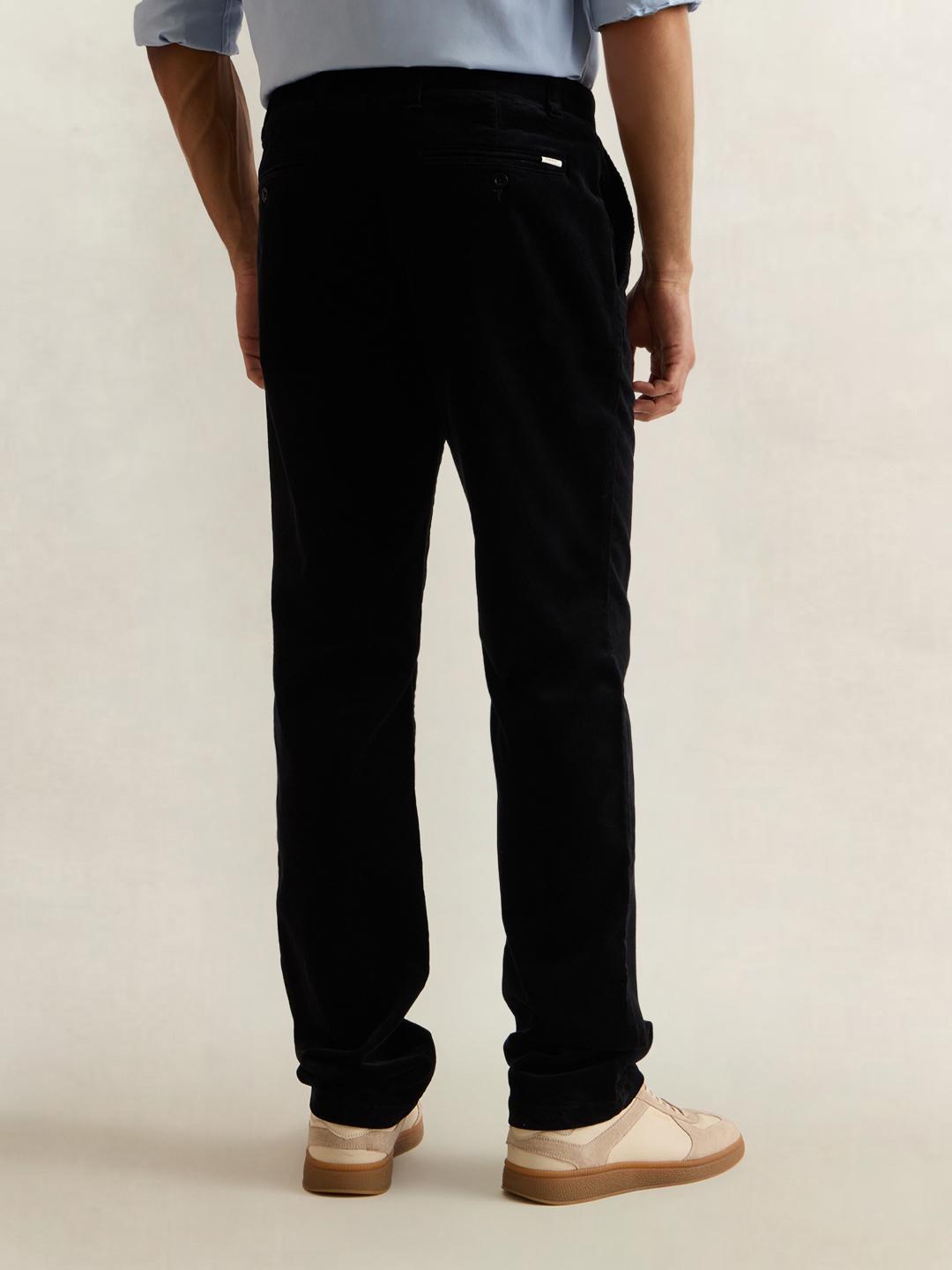 Gant Men Black Solid Regular Fit Chinos Trouser