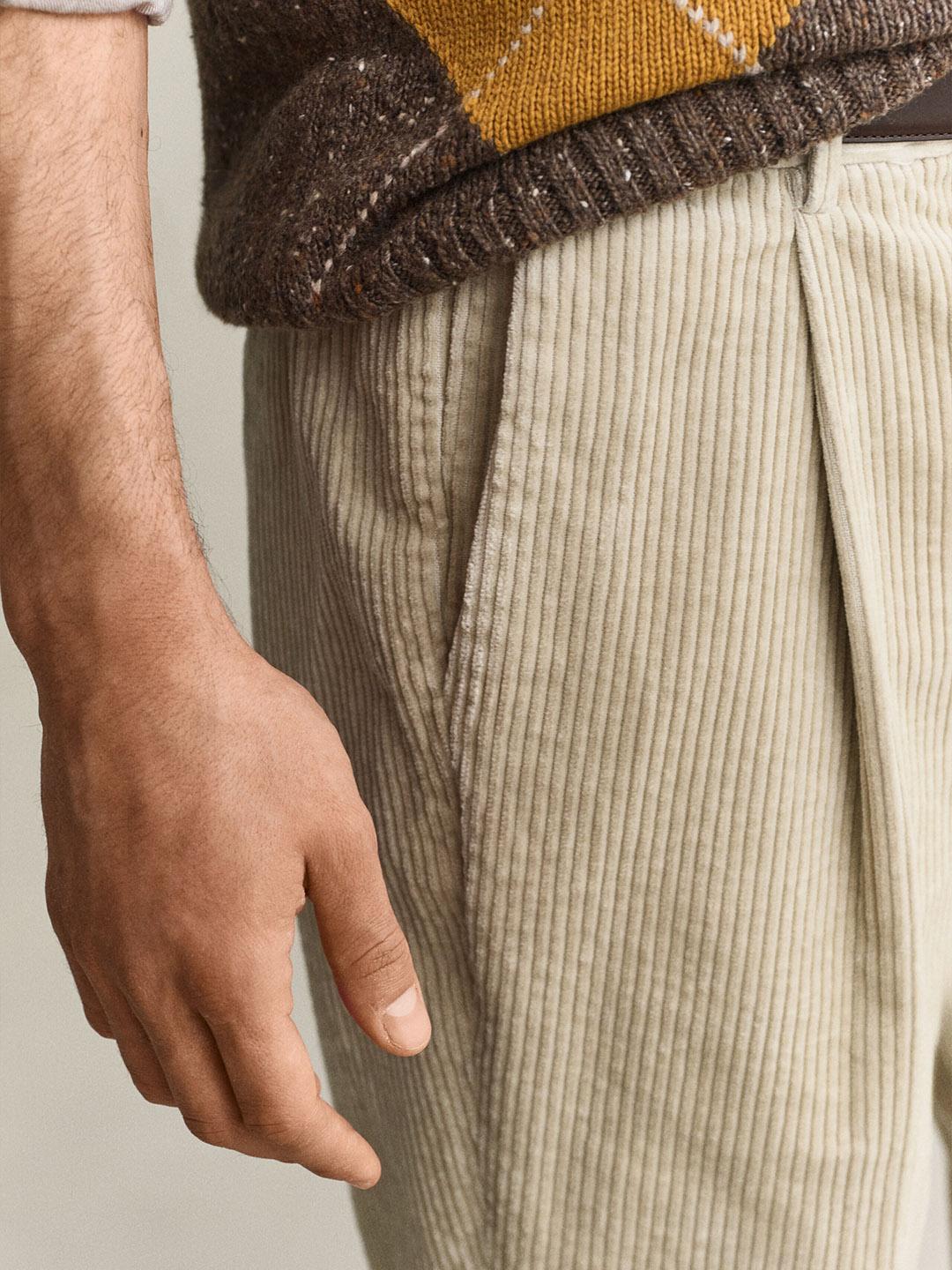 Gant Men Beige Regular Fit Solid Corduroy Trouser