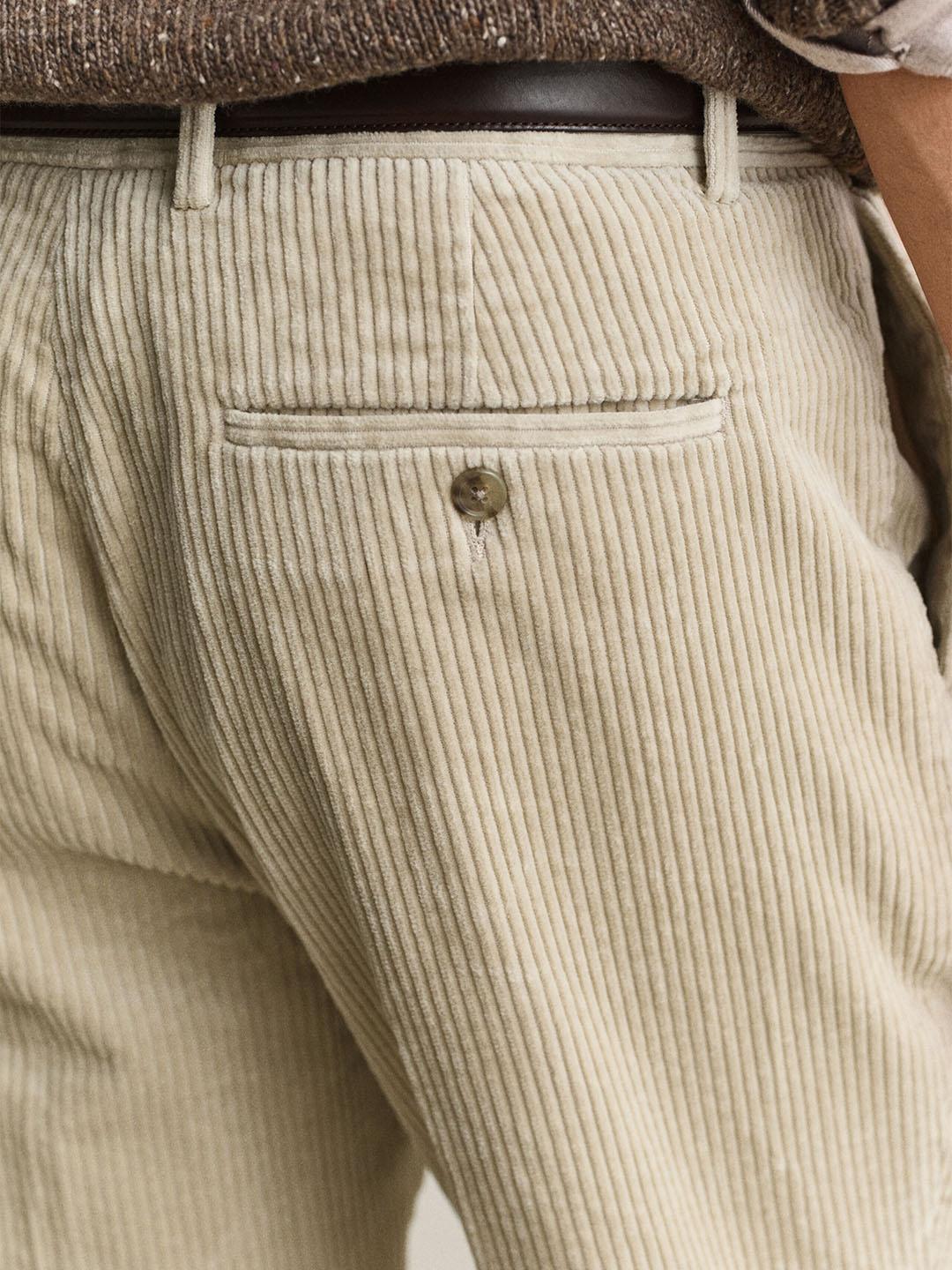 Gant Men Beige Regular Fit Solid Corduroy Trouser