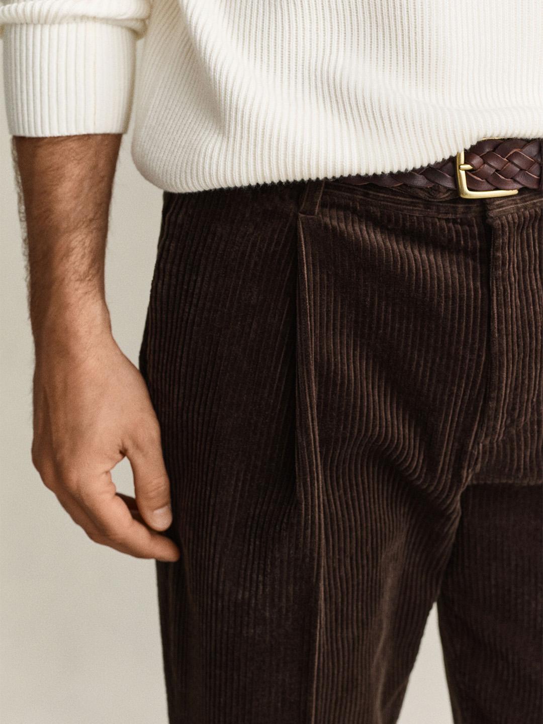 Gant Men Brown Regular Fit Solid Corduroy Trouser