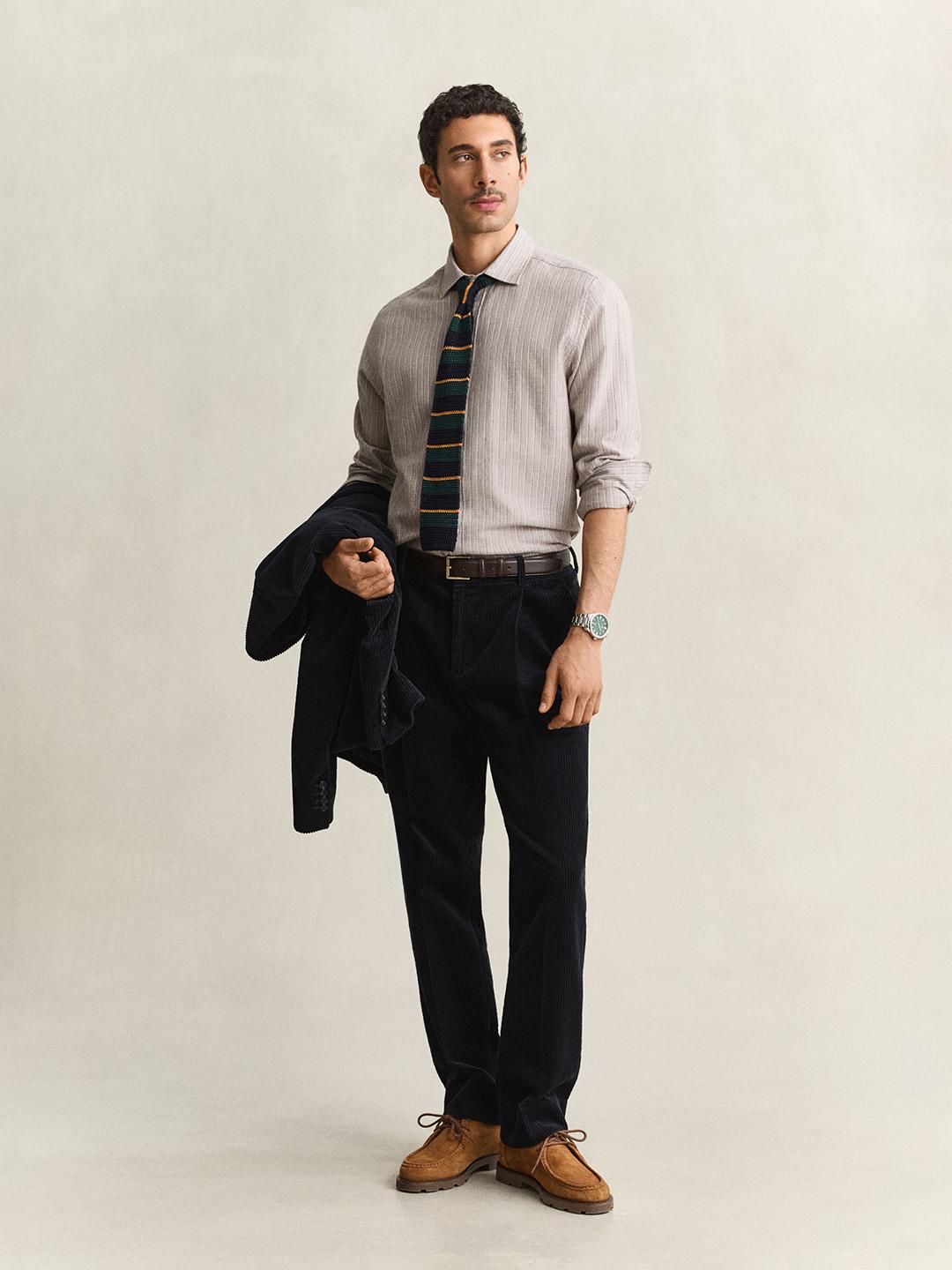 Gant Men Blue Regular Fit Solid Corduroy Trouser