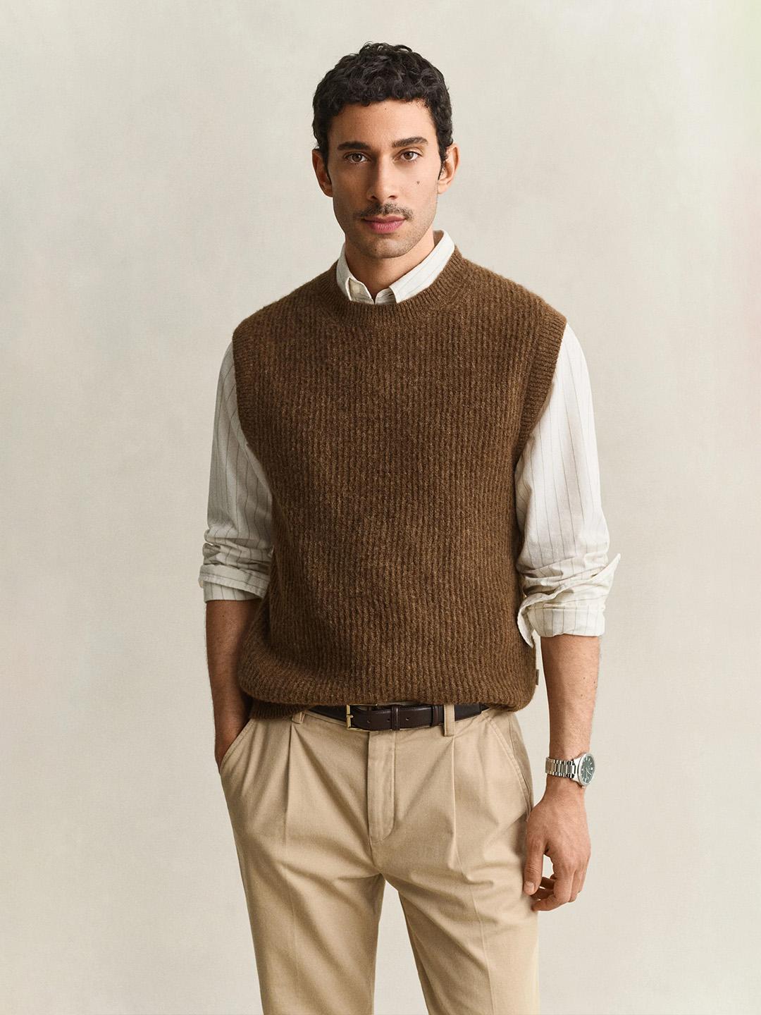 Gant Men Brown Regular Fit Solid Vest