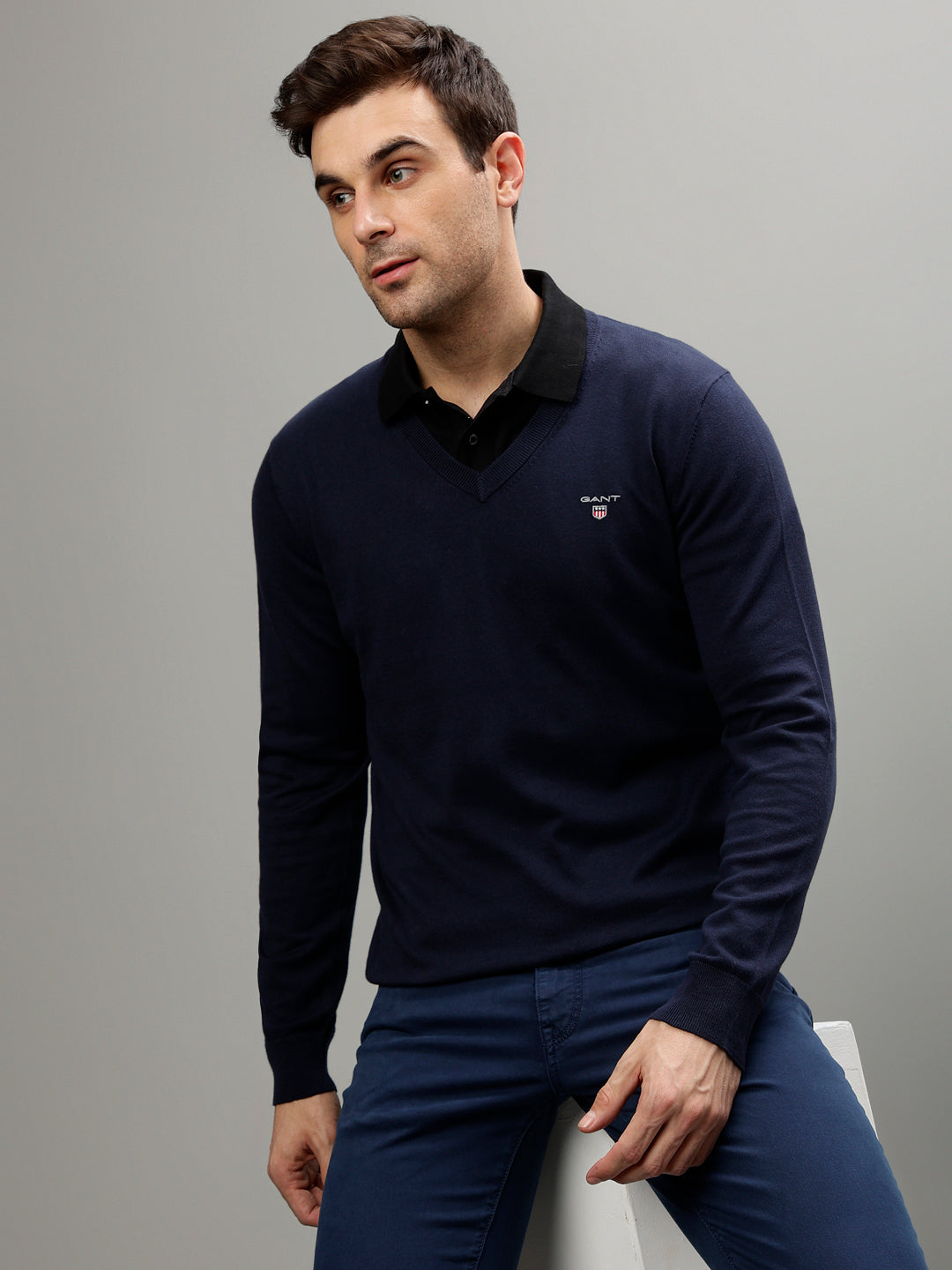 Gant Men Solid V Neck Long Sleeves Sweater