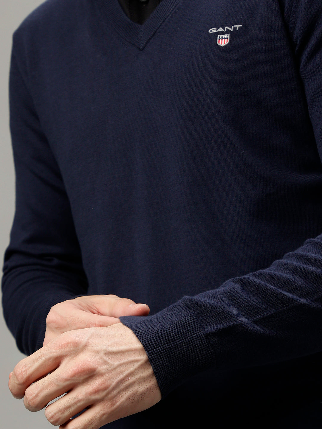 Gant Men Solid V Neck Long Sleeves Sweater