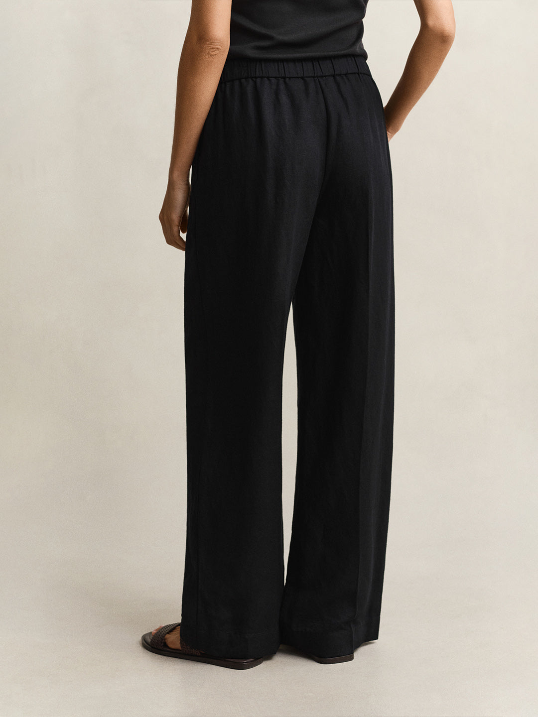 Gant Women Black Solid Relaxed Fit Linen Trouser