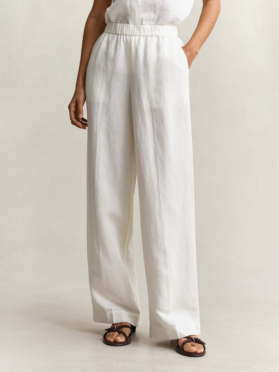 Gant Women White Solid Relaxed Fit Linen Trouser