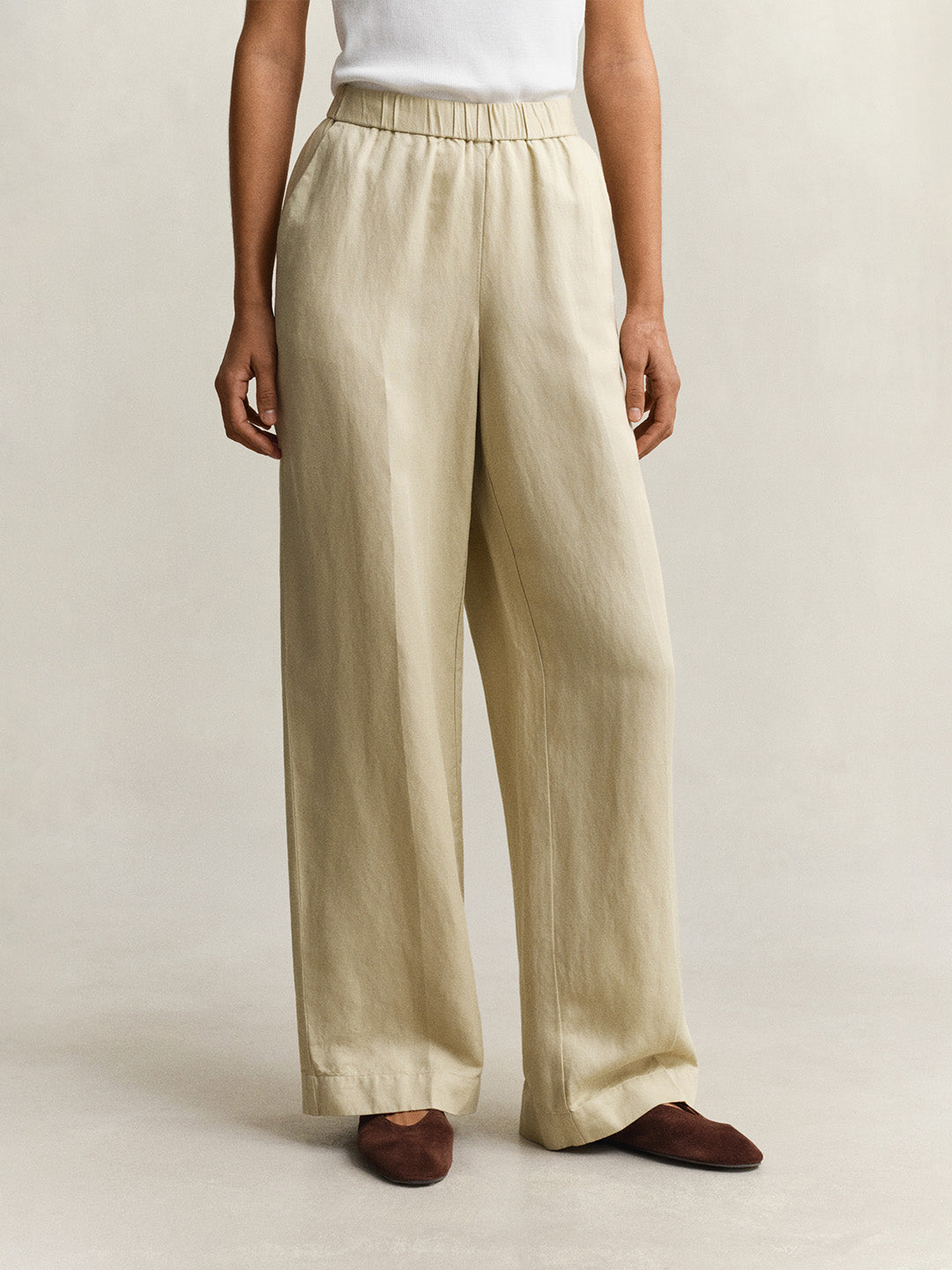 Gant Women Beige Solid Relaxed Fit Linen Trouser