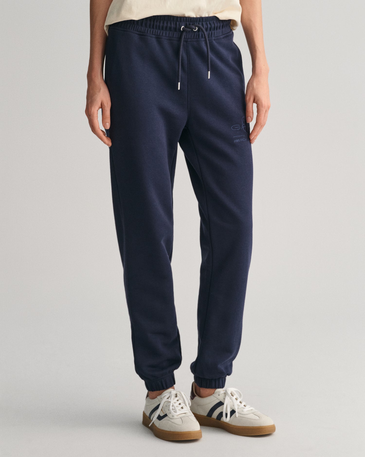 Gant Women Blue Solid Mid-Rise Relaxed Fit Jogger Sweatpant