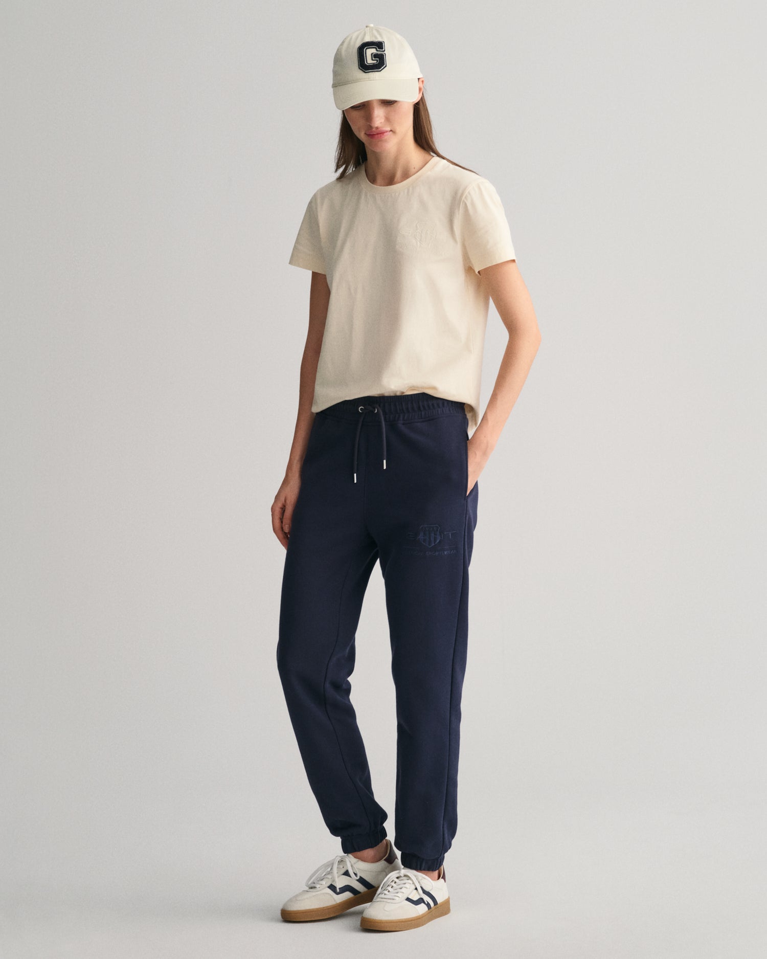 Gant Women Blue Solid Mid-Rise Relaxed Fit Jogger Sweatpant