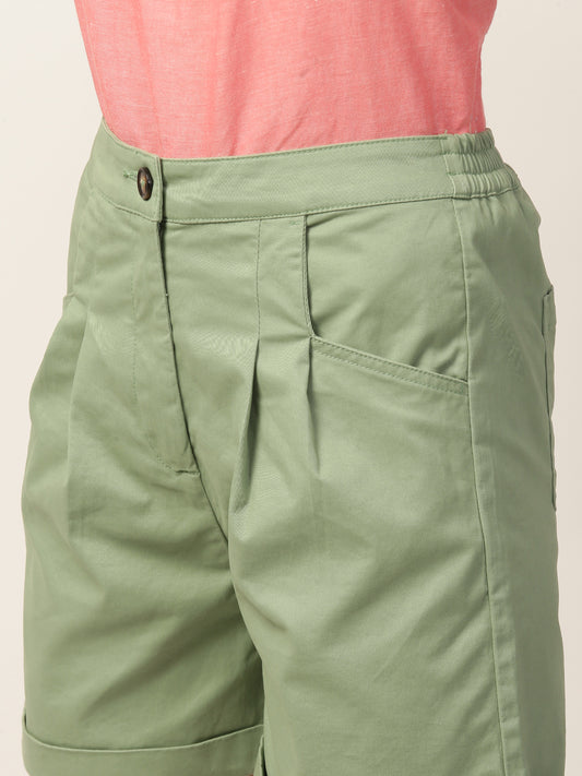 Elle Women Green Solid Regular Fit Shorts