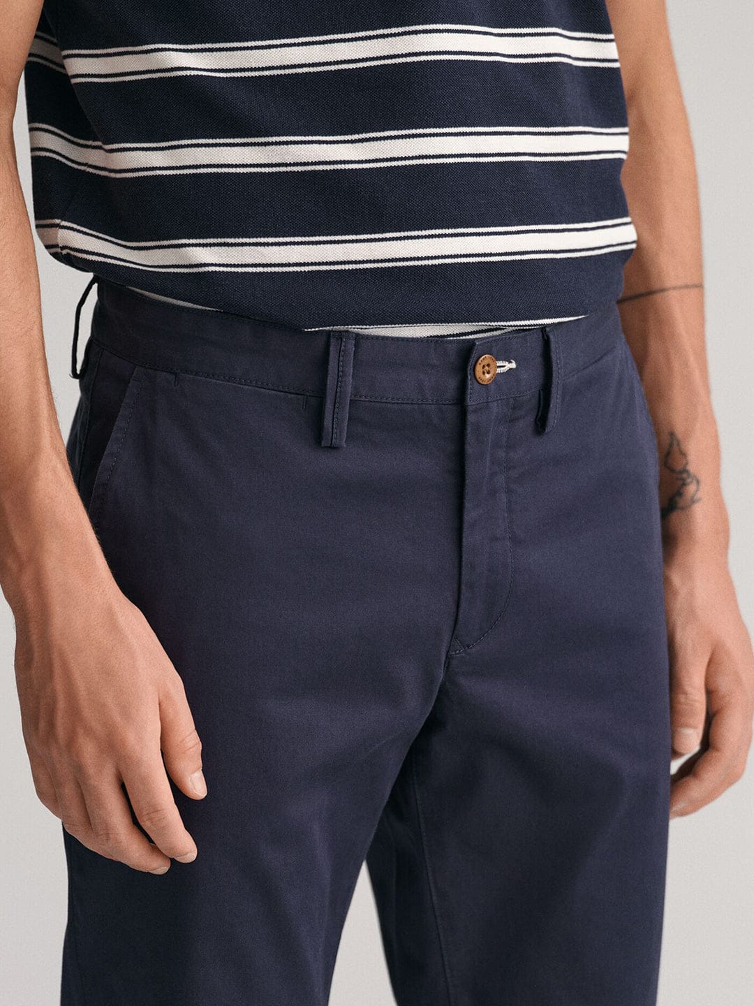 Gant Men Blue Slim Fit Solid Trouser