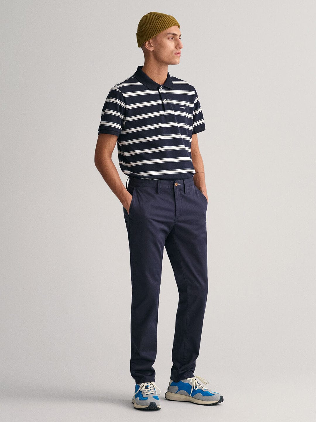 Gant Men Blue Slim Fit Solid Trouser