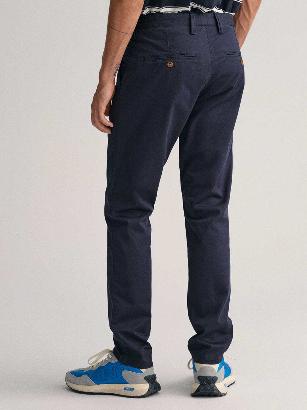 Gant Men Blue Slim Fit Solid Trouser