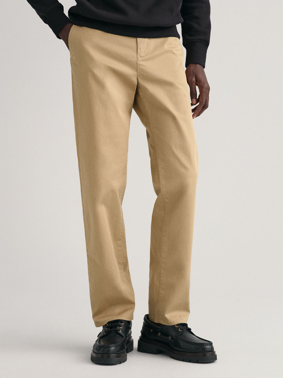 Gant Men Khaki Regular Fit Solid Trouser