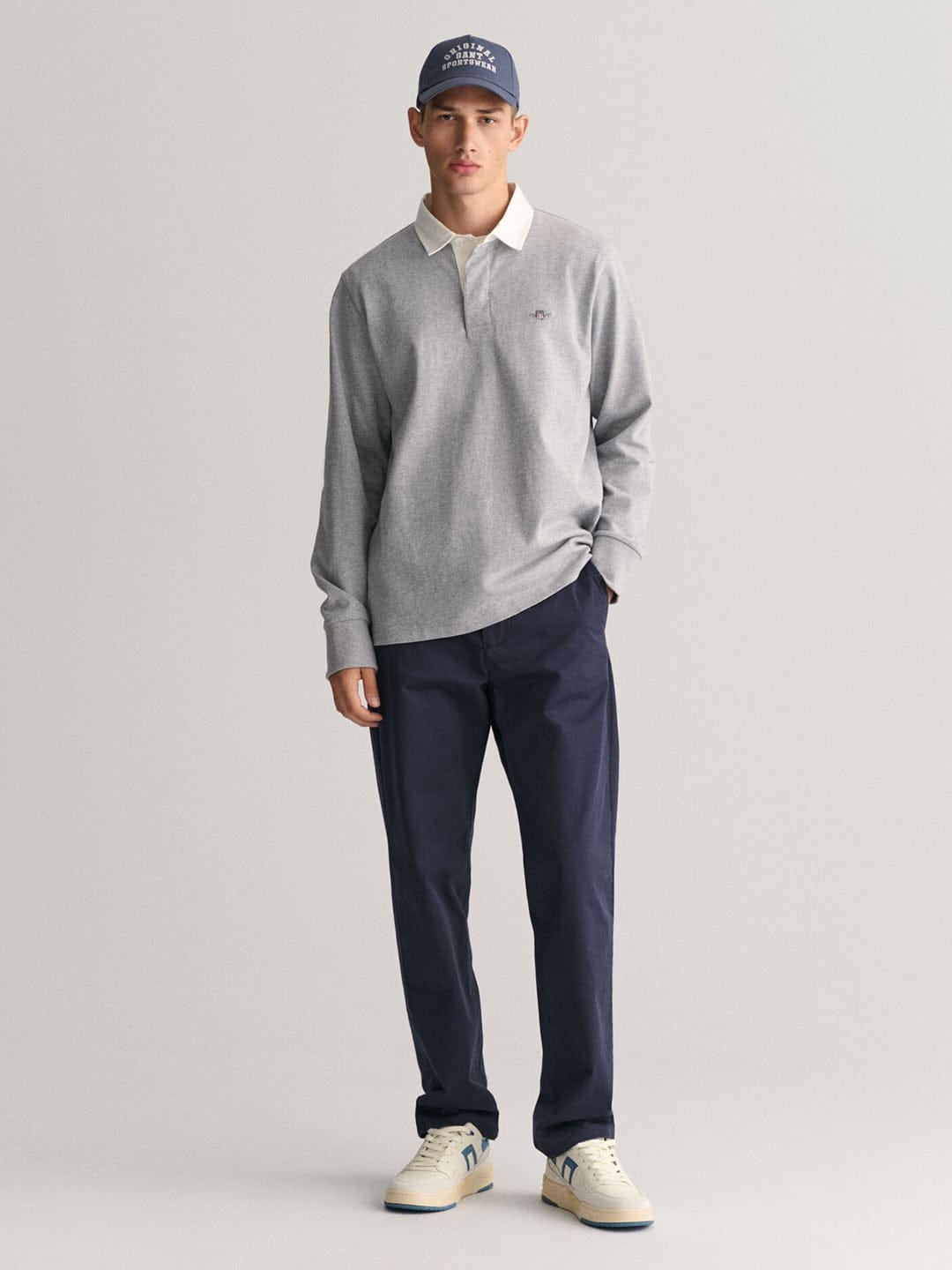 Gant Men Blue Regular Fit Solid Trouser