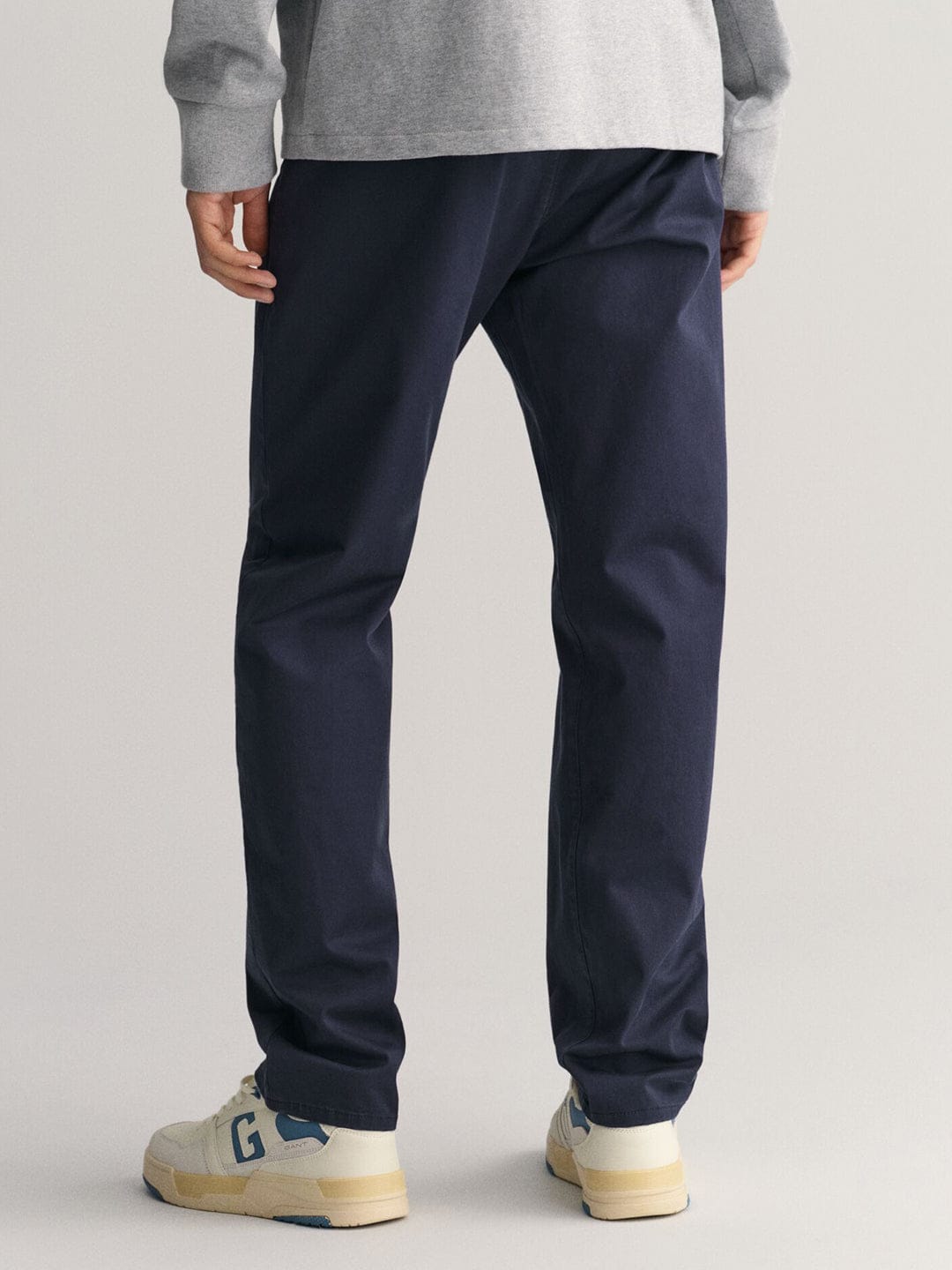 Gant Men Blue Regular Fit Solid Trouser