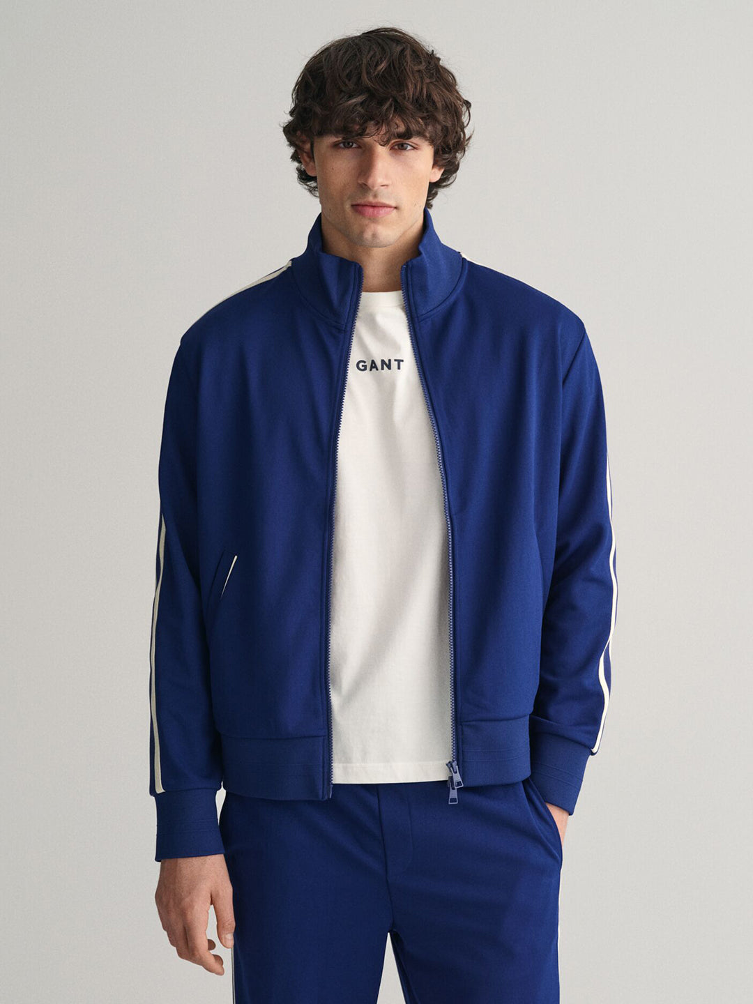 Gant Men Navy Blue Embroidered Spread Collar Full Sleeves Front-Open Sweatshirt