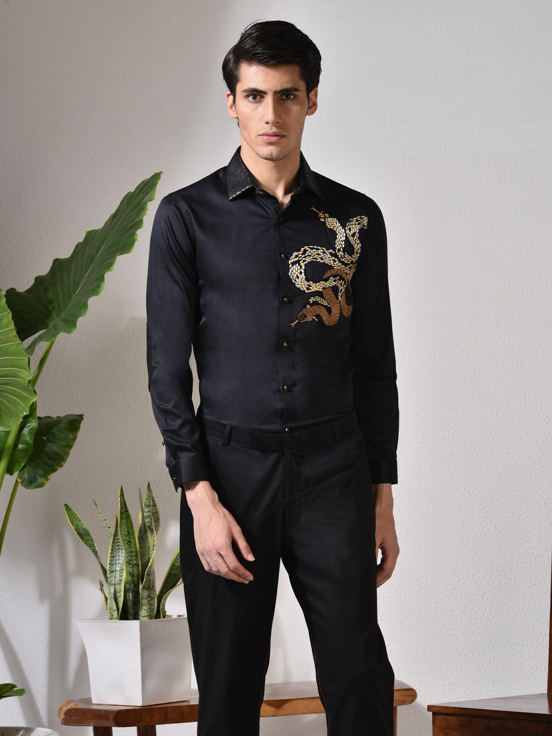 Abkasa Men Black Collar Shirt