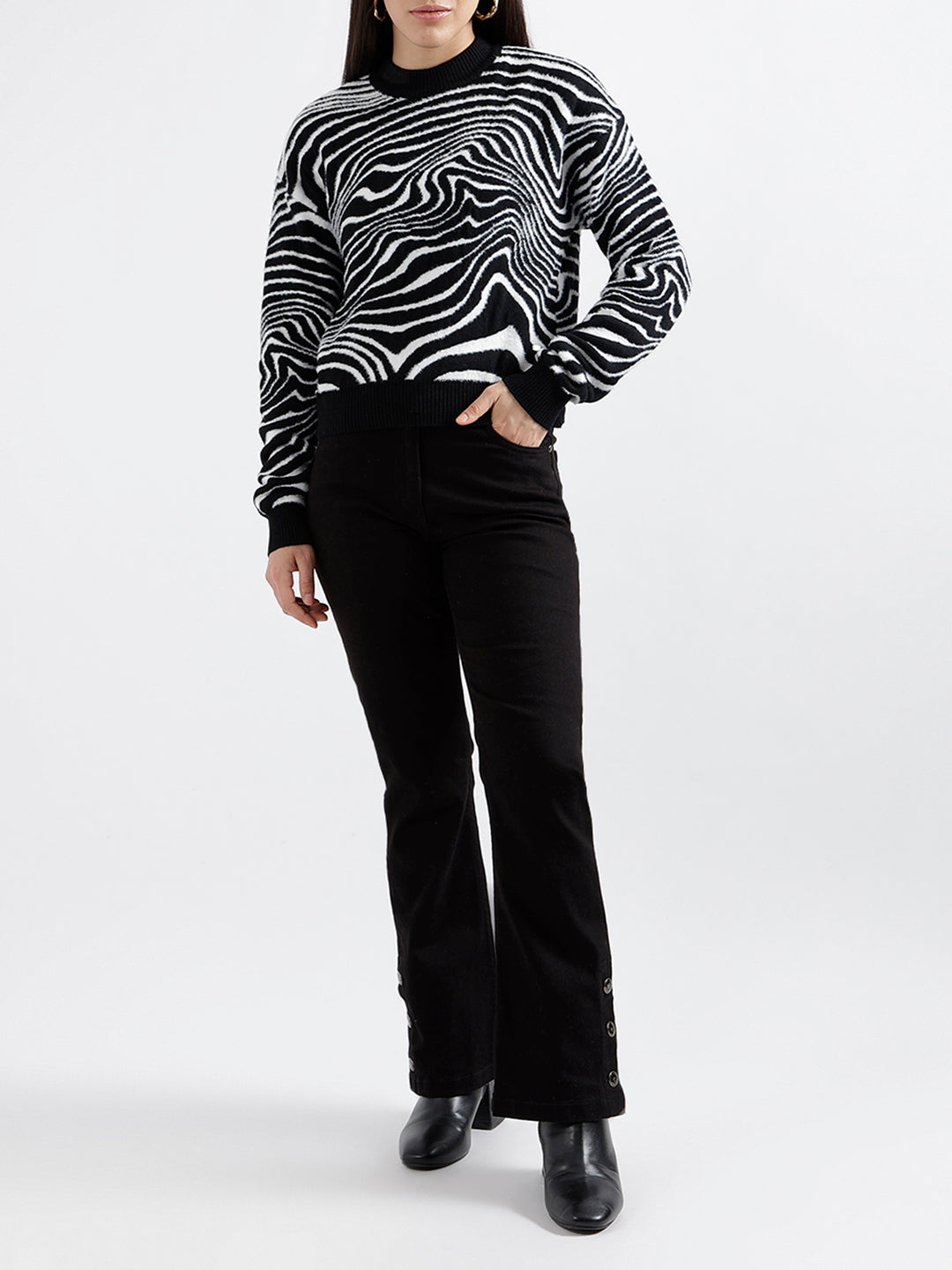 Elle Women Solid Flared Jeans