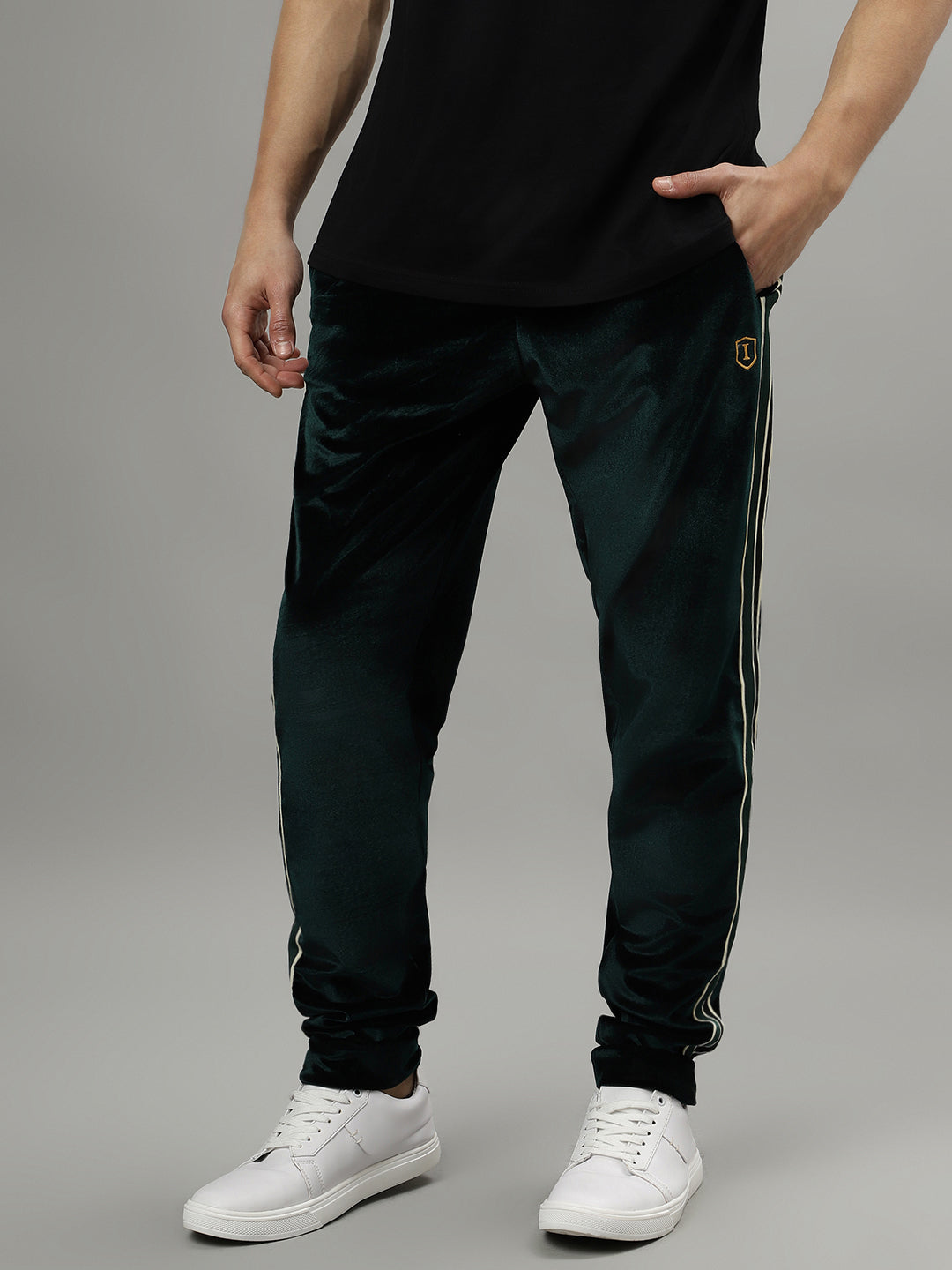 Iconic Men Solid Regular Fit Trackpant