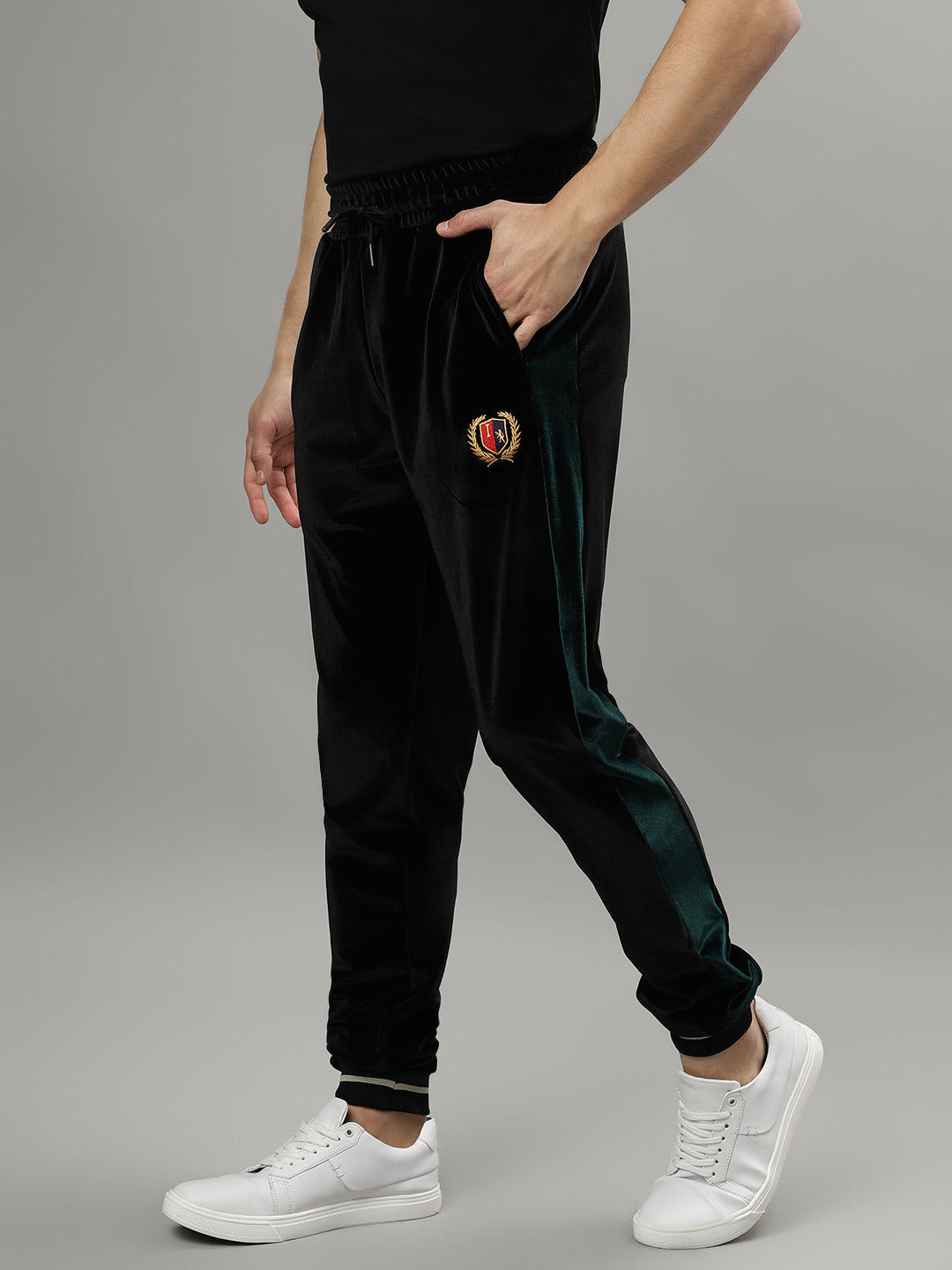 Iconic Men Solid Regular Fit Trackpant