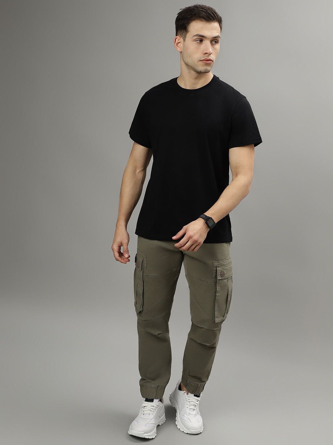 Iconic Men Solid Mid-rise Regular Fit Cargo Trousers