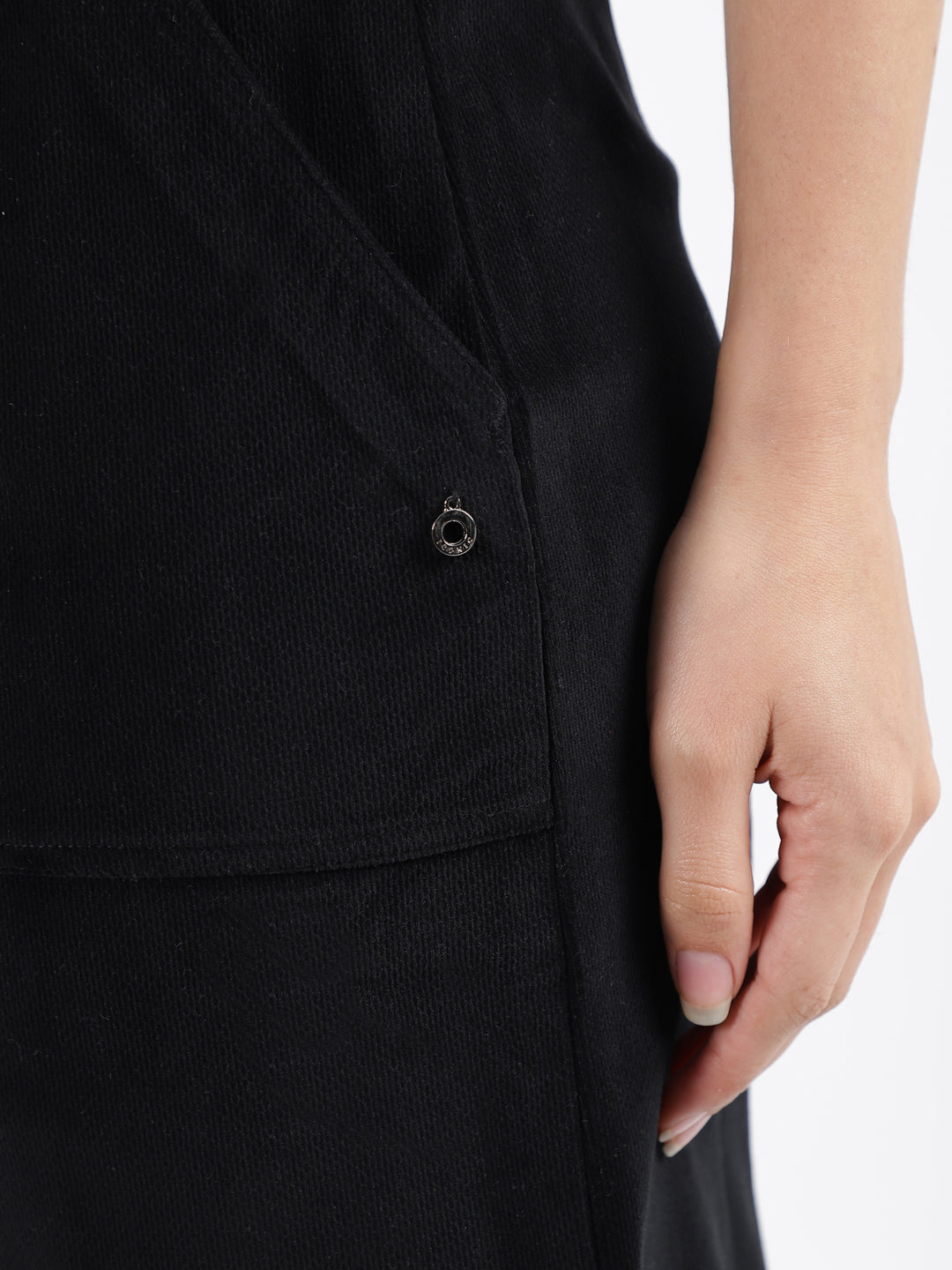 Iconic Women Black Solid Regular Fit Skirt