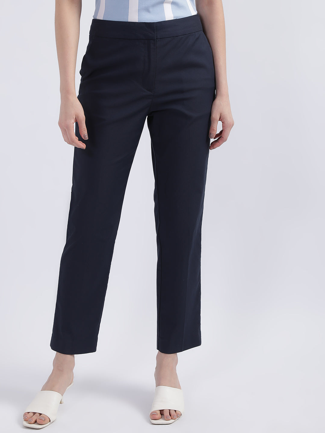 Gant Women Slim Fit Comfort Mid-Rise Cropped Trousers