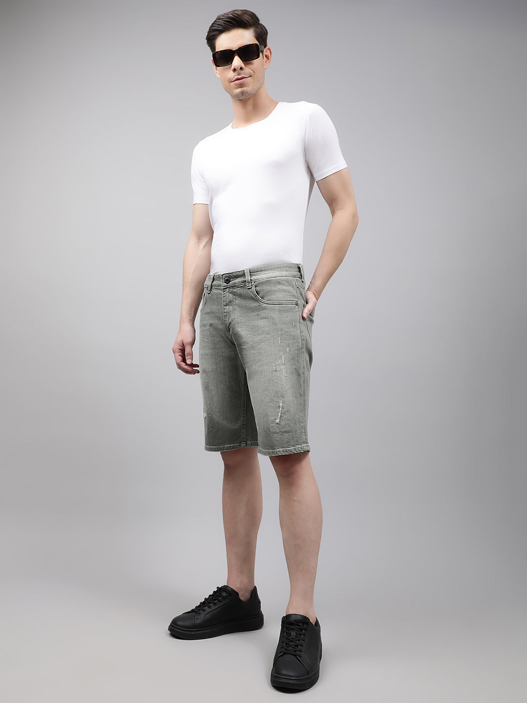 Lindbergh Men Olive Solid Regular Fit Shorts